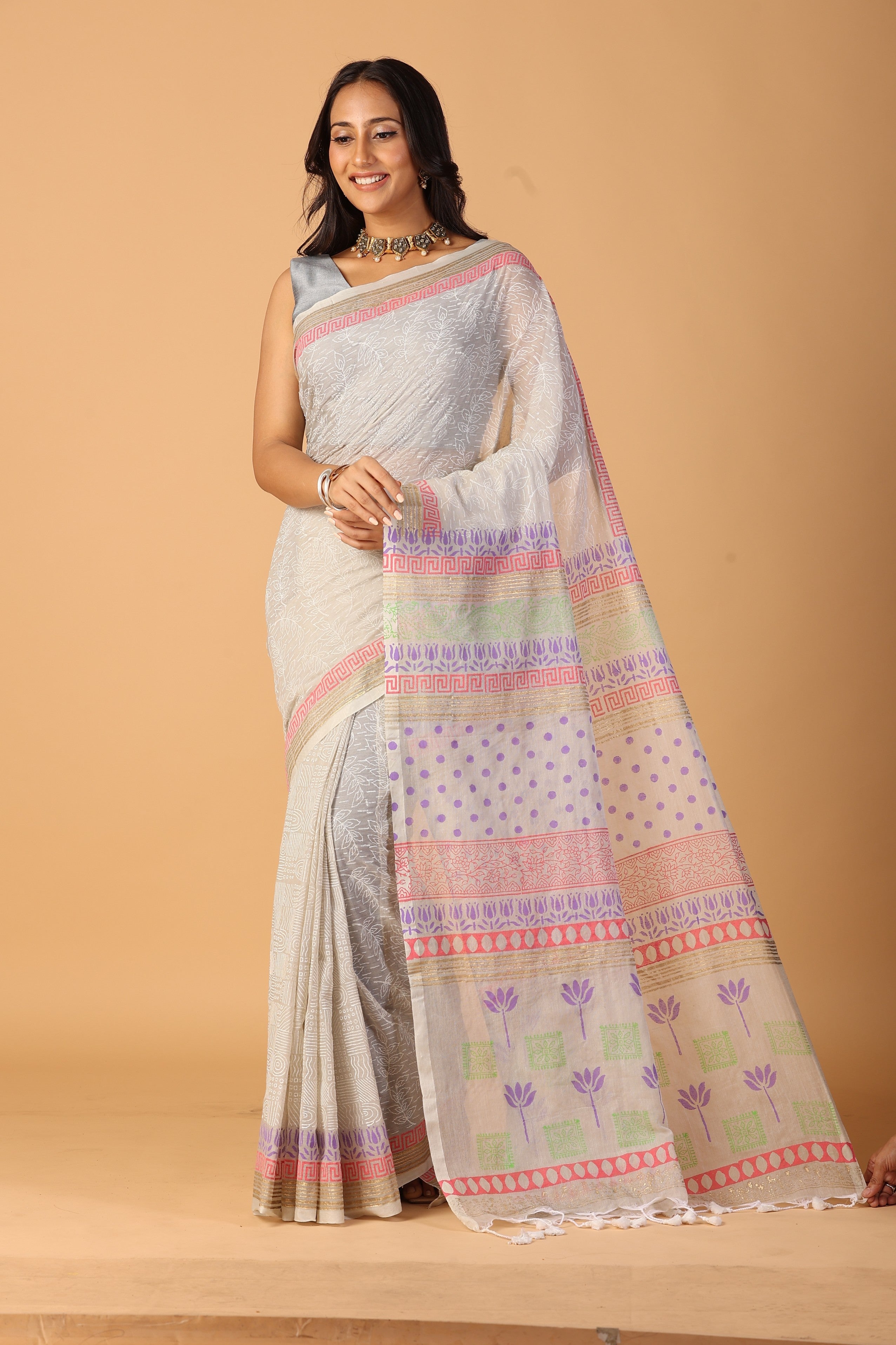 White Jaal Cotton Mul Handblock Gold Printed Saree – Elegant handcrafted saree wholesale from Fabtexs manufacturers